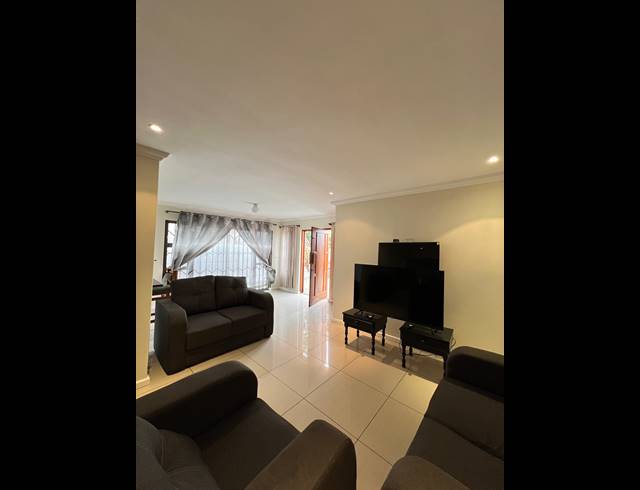 3 BEDROOM HOUSE TO LET IN SUMMER GREENS